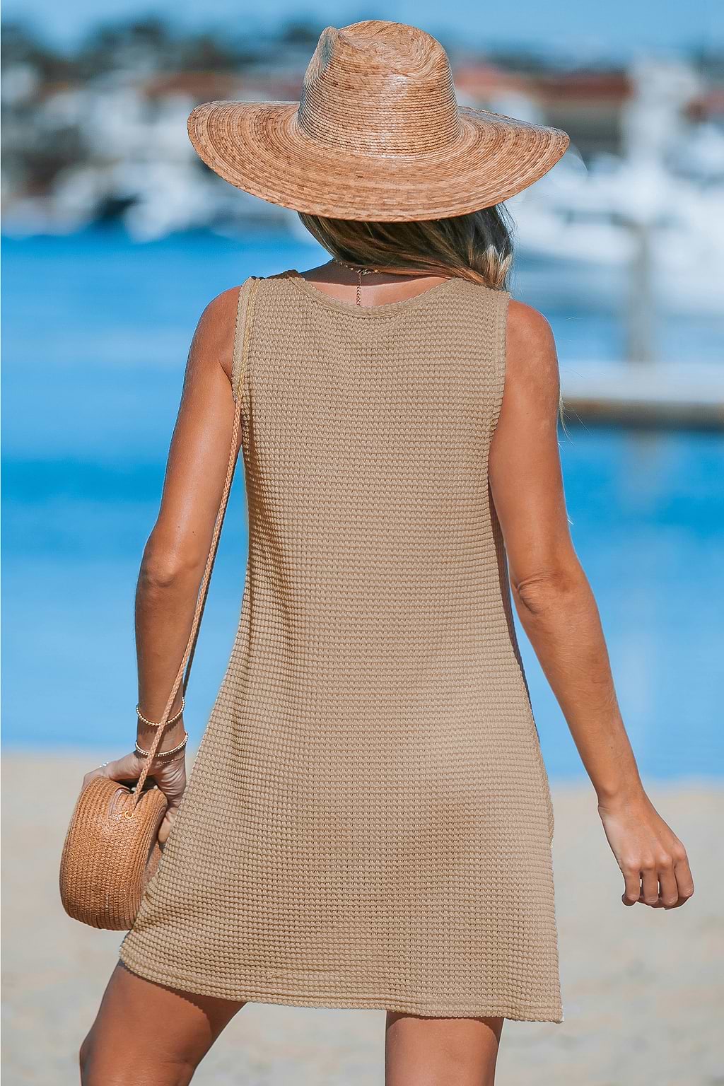 Ärmelloses gedrehtes Cover-Up-Kleid