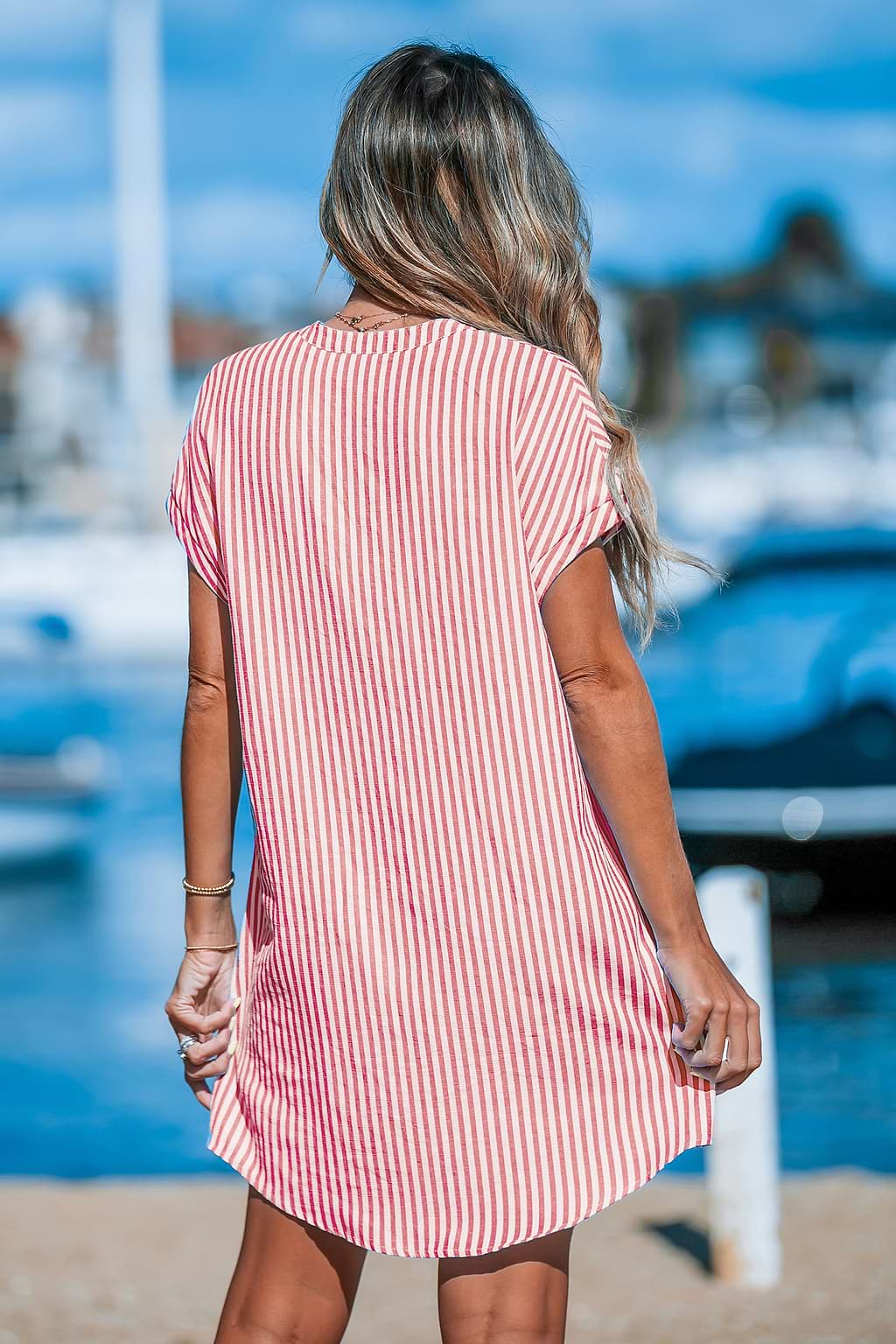 Robe à rayures irrégulières et manches dolman rouge et blanche