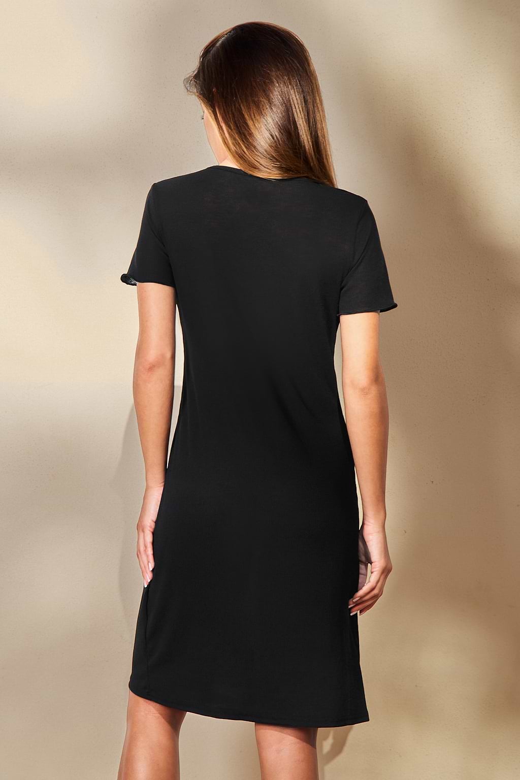 Vestido negro de manga corta con botones delanteros