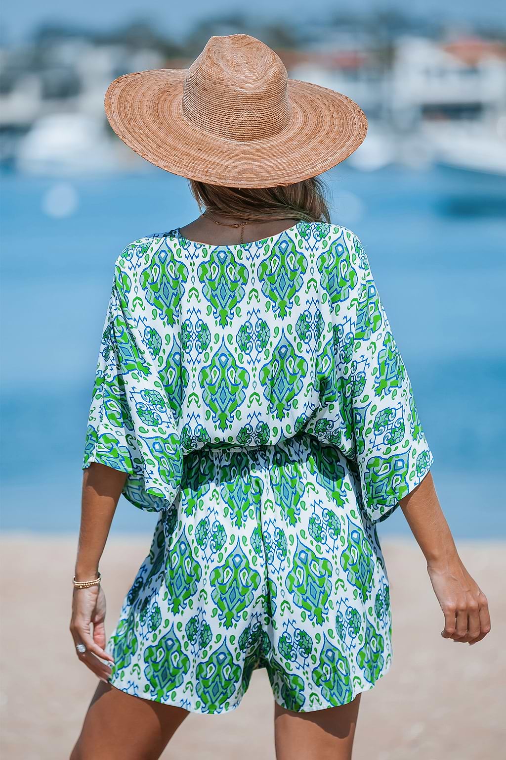 Grüner Boho-Romper mit weitem Bein