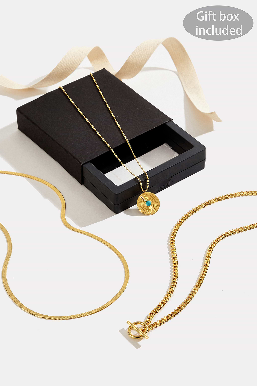 Goldfarbenes Halsketten-Set mit gemischten Ketten