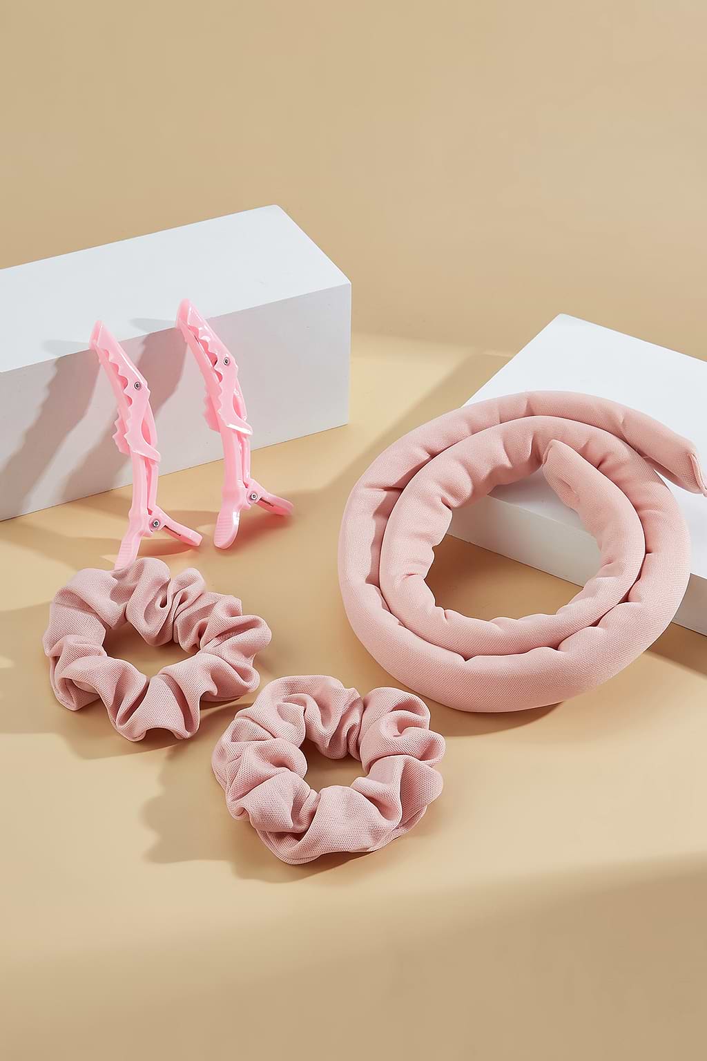 Set aus Stylingtools und zwei Haargummis  5 St