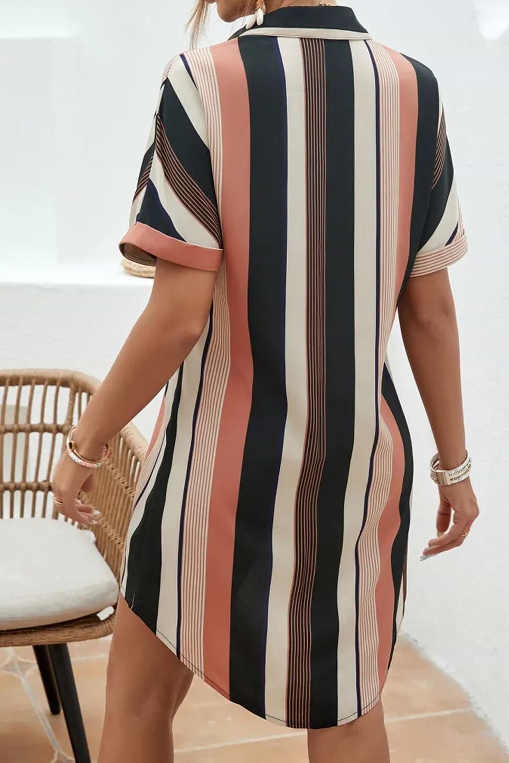 Chemise avec manches courtes et boutons à rayures