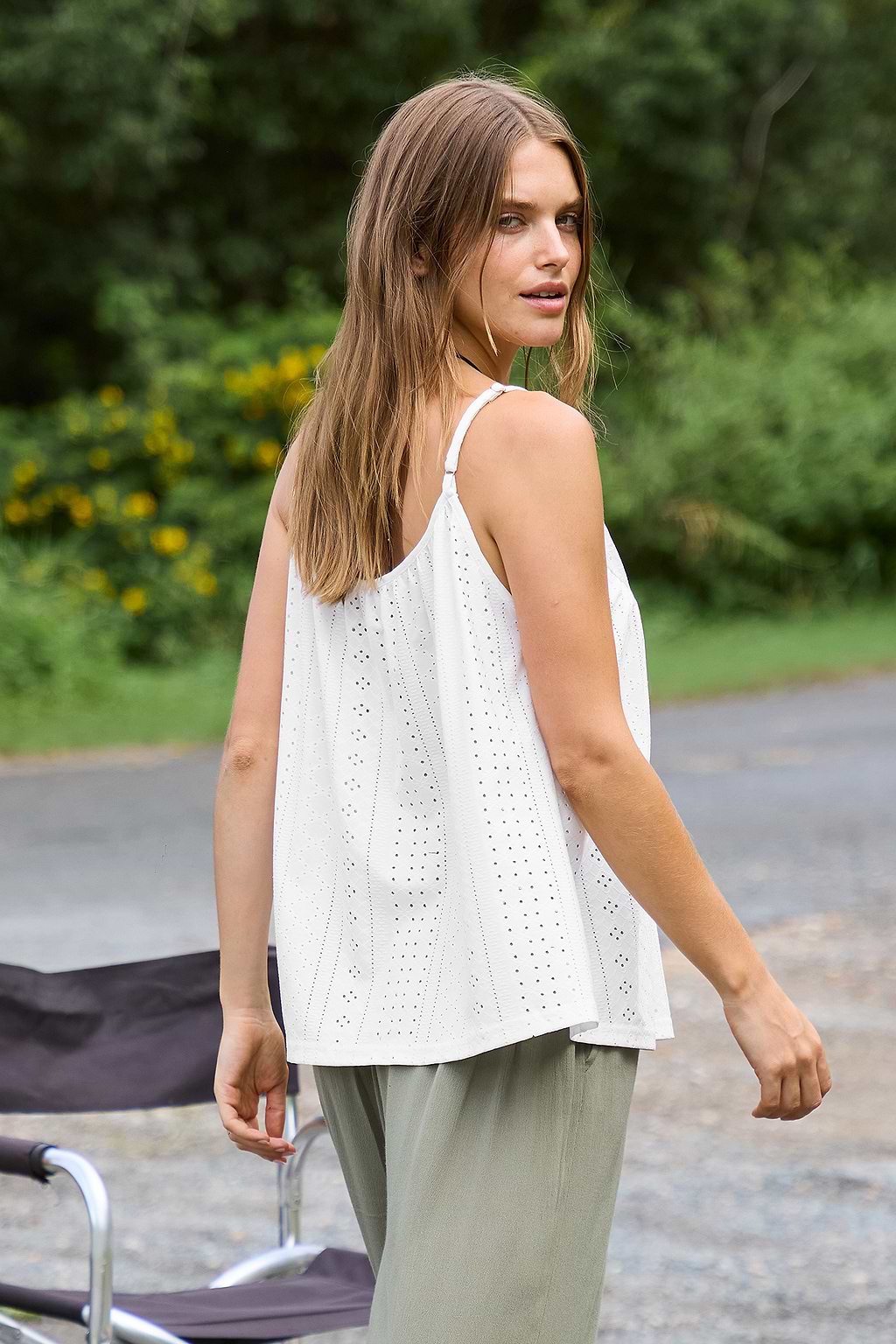 Débardeur à col en V et œillets blanc en jersey