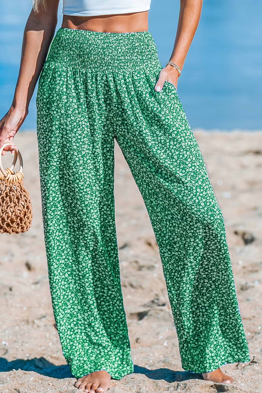 Groene  gesmokte broek met gesmokte taille en losse pasvorm