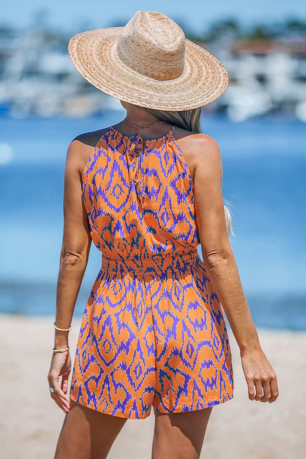 Oranje abstracte mouwloze romper met hoge hals