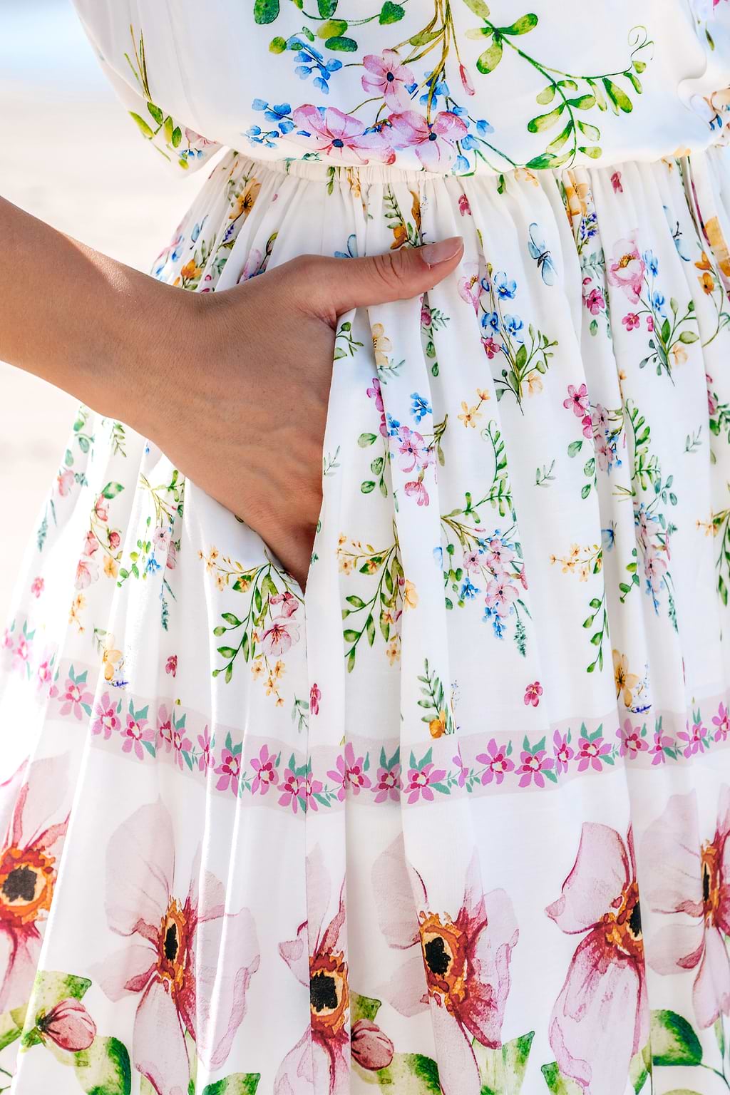 Robe courte avec taille à nouer à imprimé floral