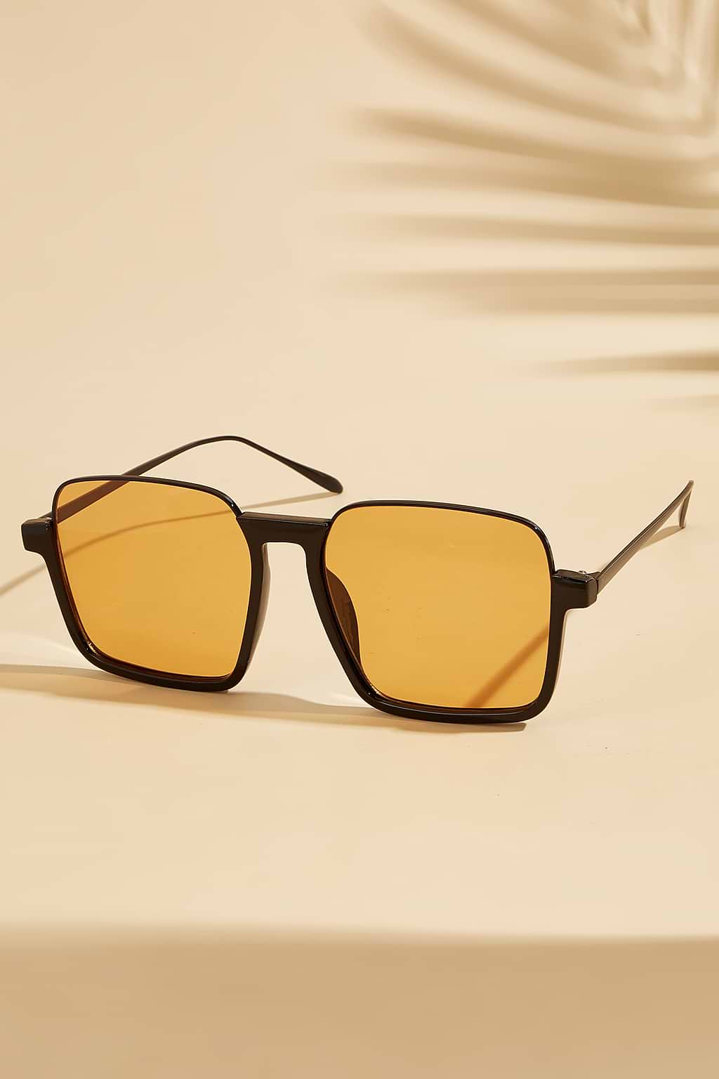 Gafas de sol con lentes marrones con efecto de media montura