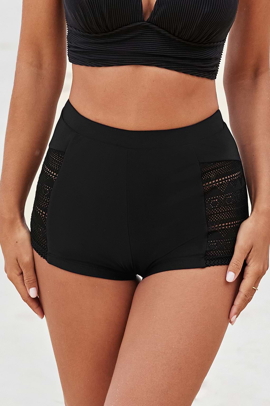 Short de bain taille haute découpé noir rétro