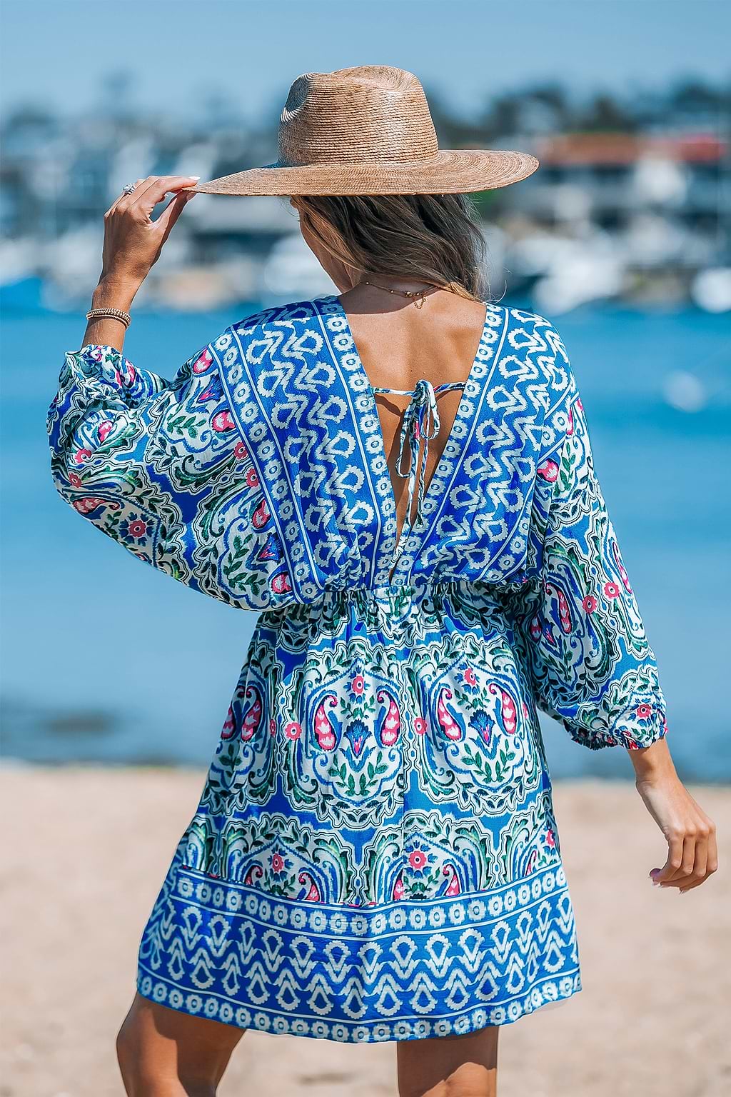 Minivestido bohemio con cuello en V y mangas abullonadas