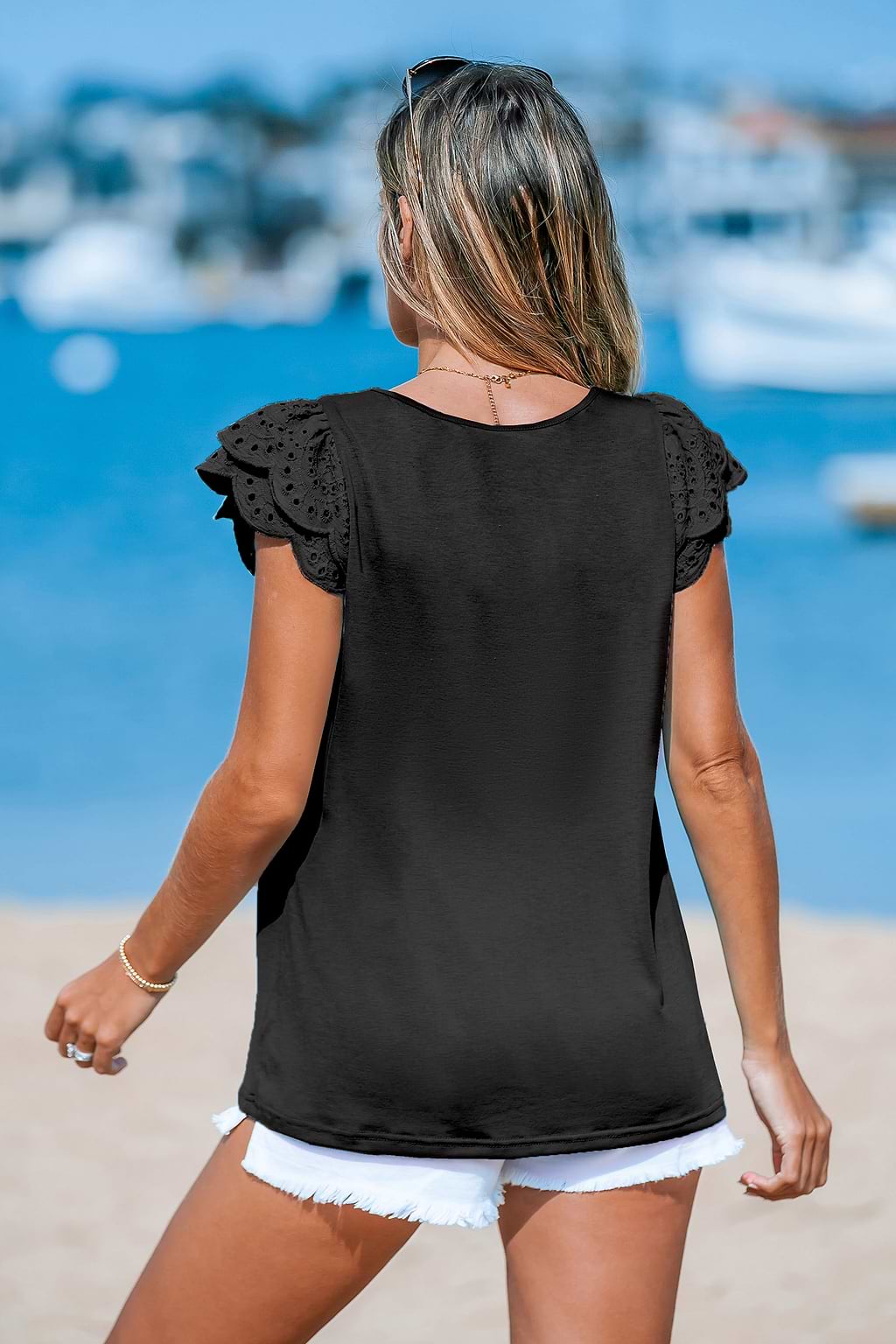 Zwarte top met vierkante hals en gelaagde fladdermouwen