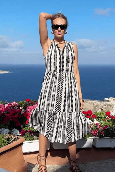 Geoprint-Maxikleid mit Bindekragen