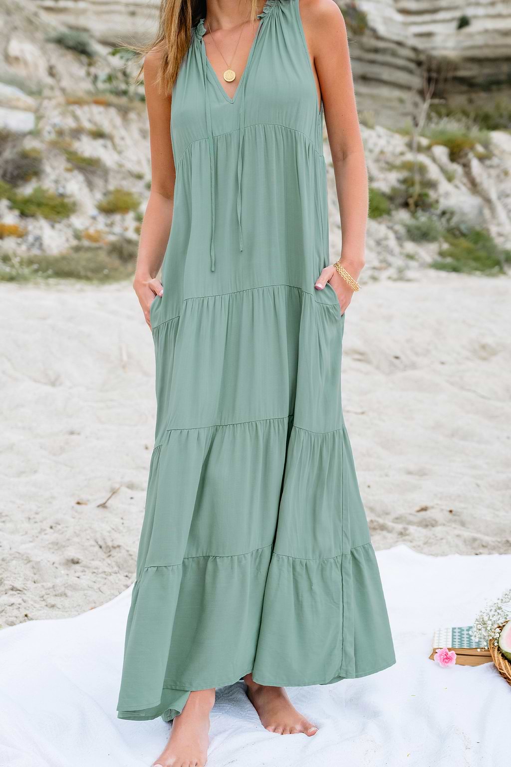 Groene mouwloze maxi-jurk met strikhals