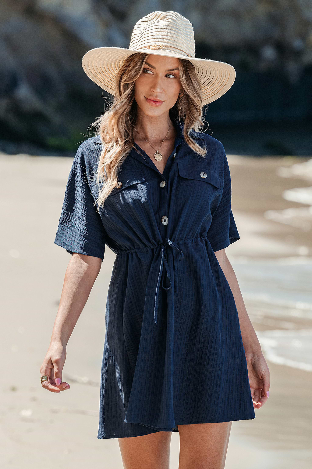 Minivestido azul marino con botones delanteros y manga corta con cuello