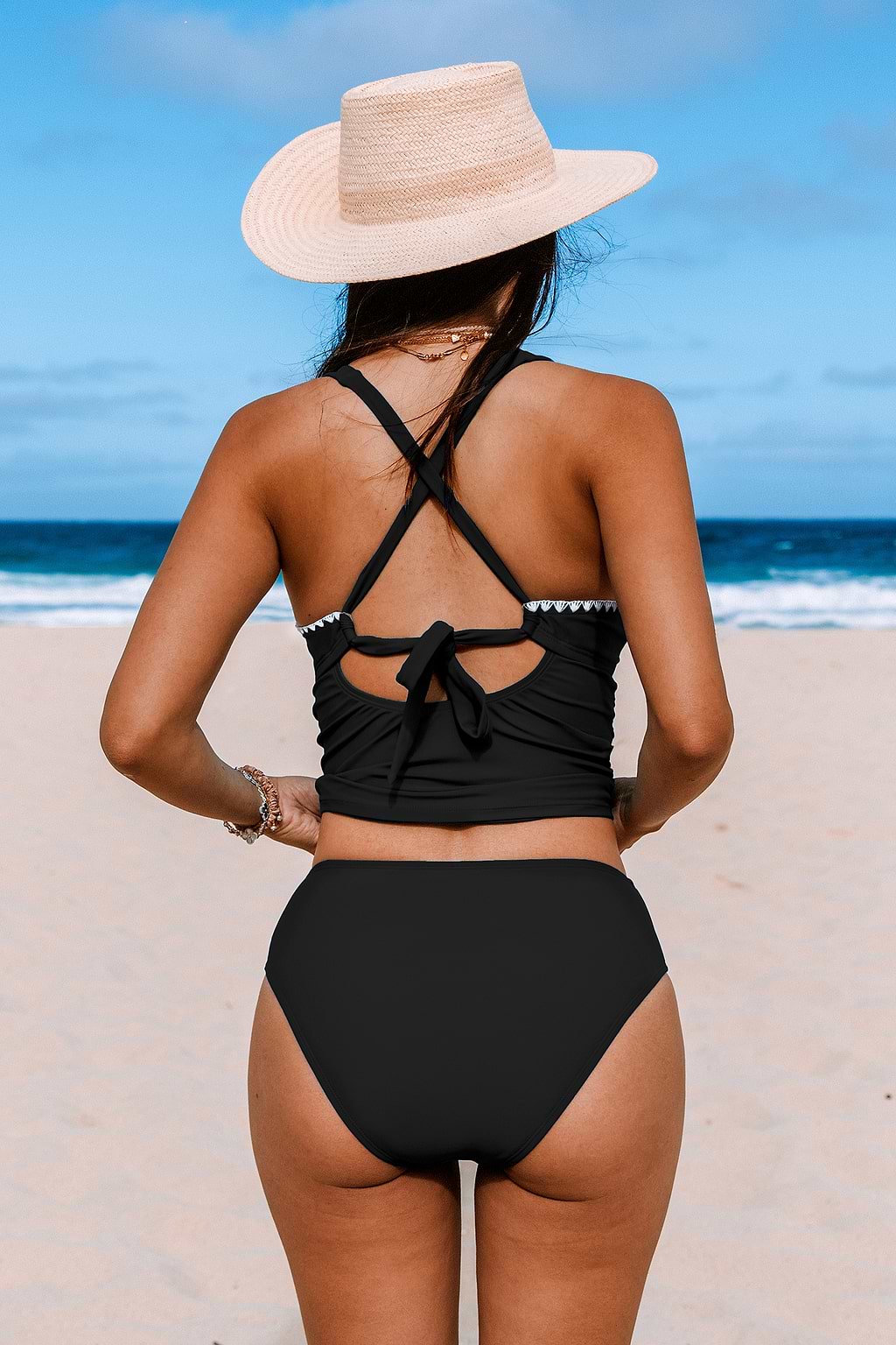 Set met zwarte shell-stitch tankinitop en halfhoge broek