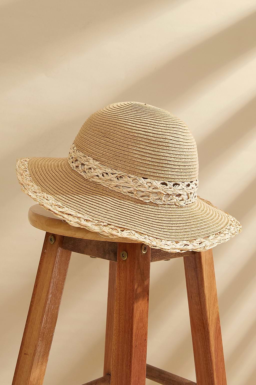 Sombrero de paja con ribete cruzado