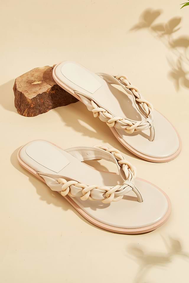 Sandalias planas con tira trenzada y punta redonda