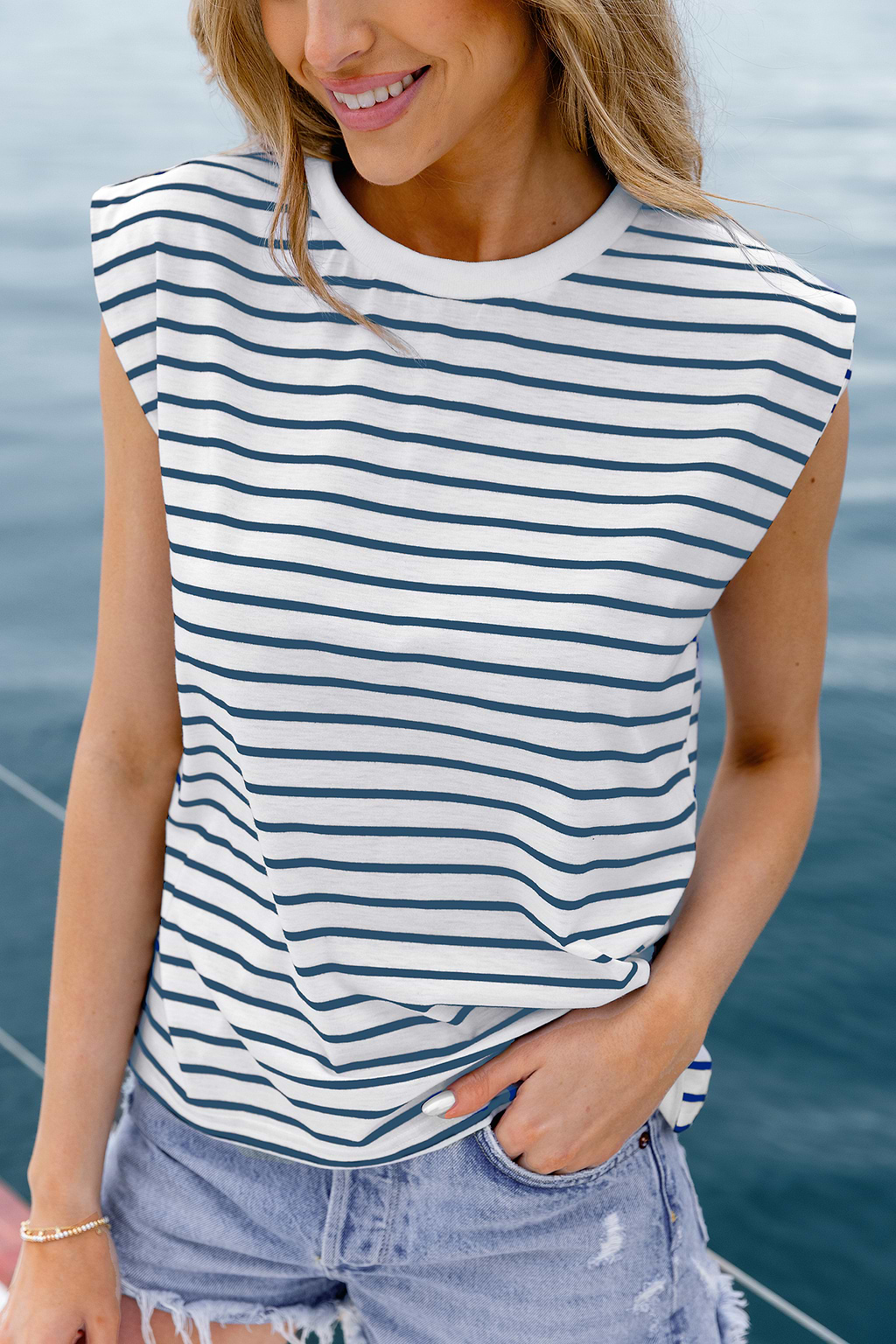 Blau-weiß gestreiftes Rundhals Baumwoll-T-Shirt