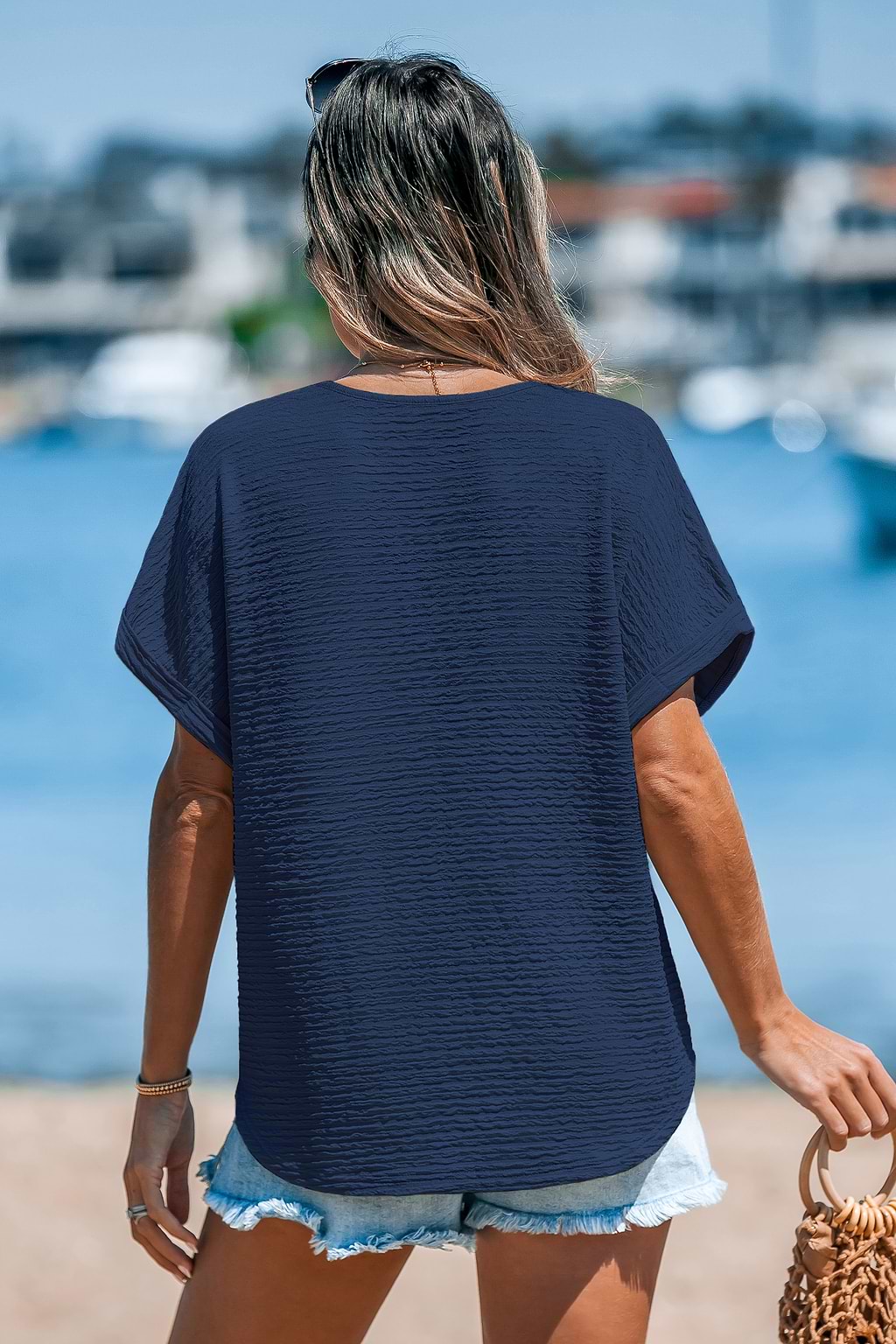 T-shirt à manches courtes et col en V bleu marine