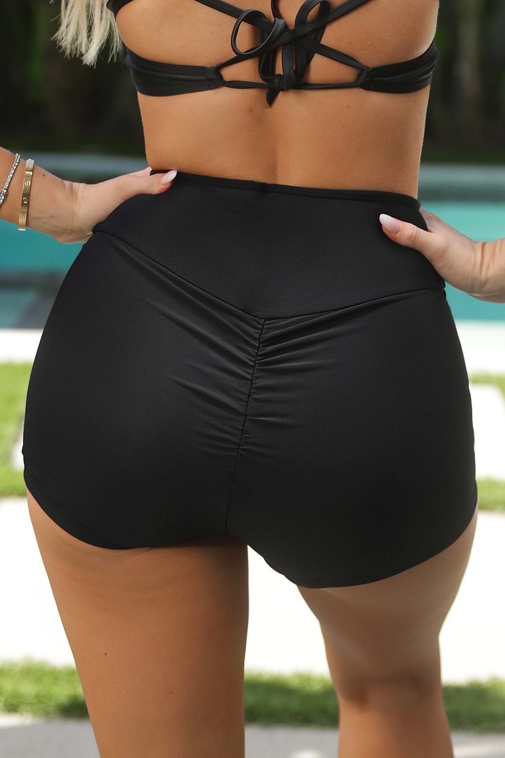 Schwarze Retro High-Rise-Badeshorts