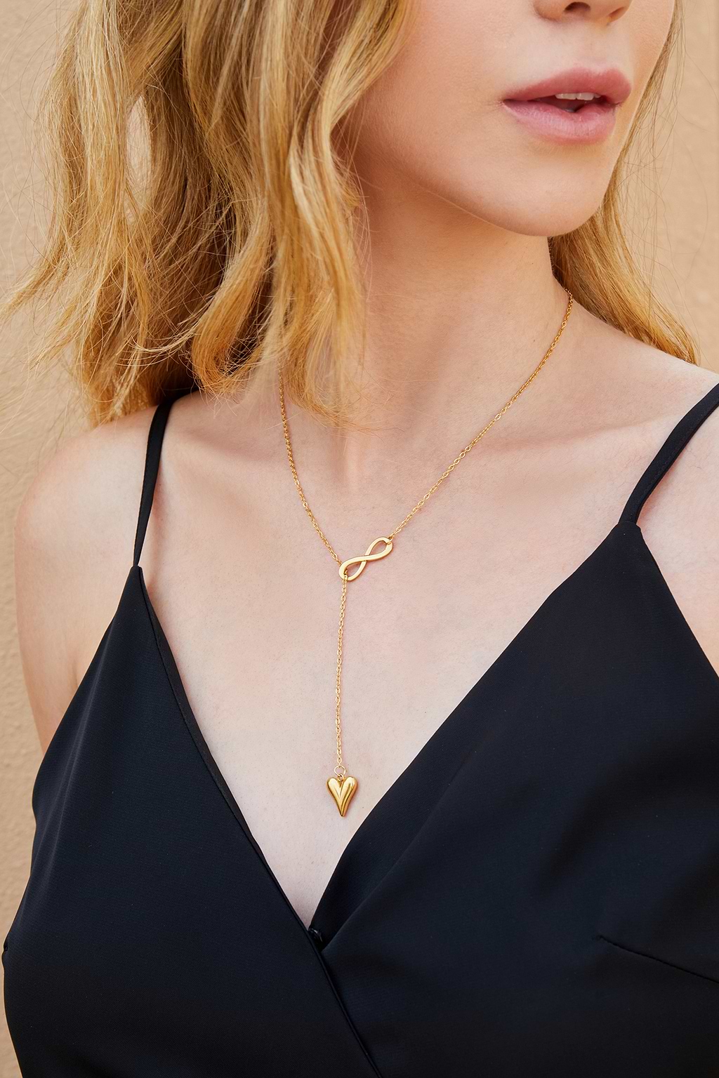 Goldfarbene Unendlichkeits- und Herz-Halskette