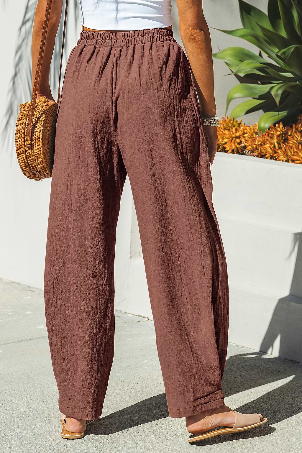 Pantalones cónicos de cintura alta color granate