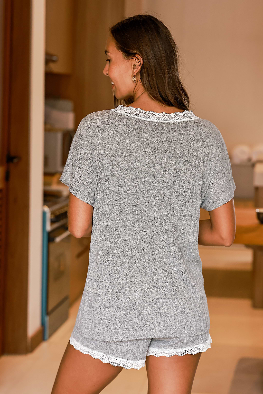 Ensemble de pyjama gris à dentelle côtelée