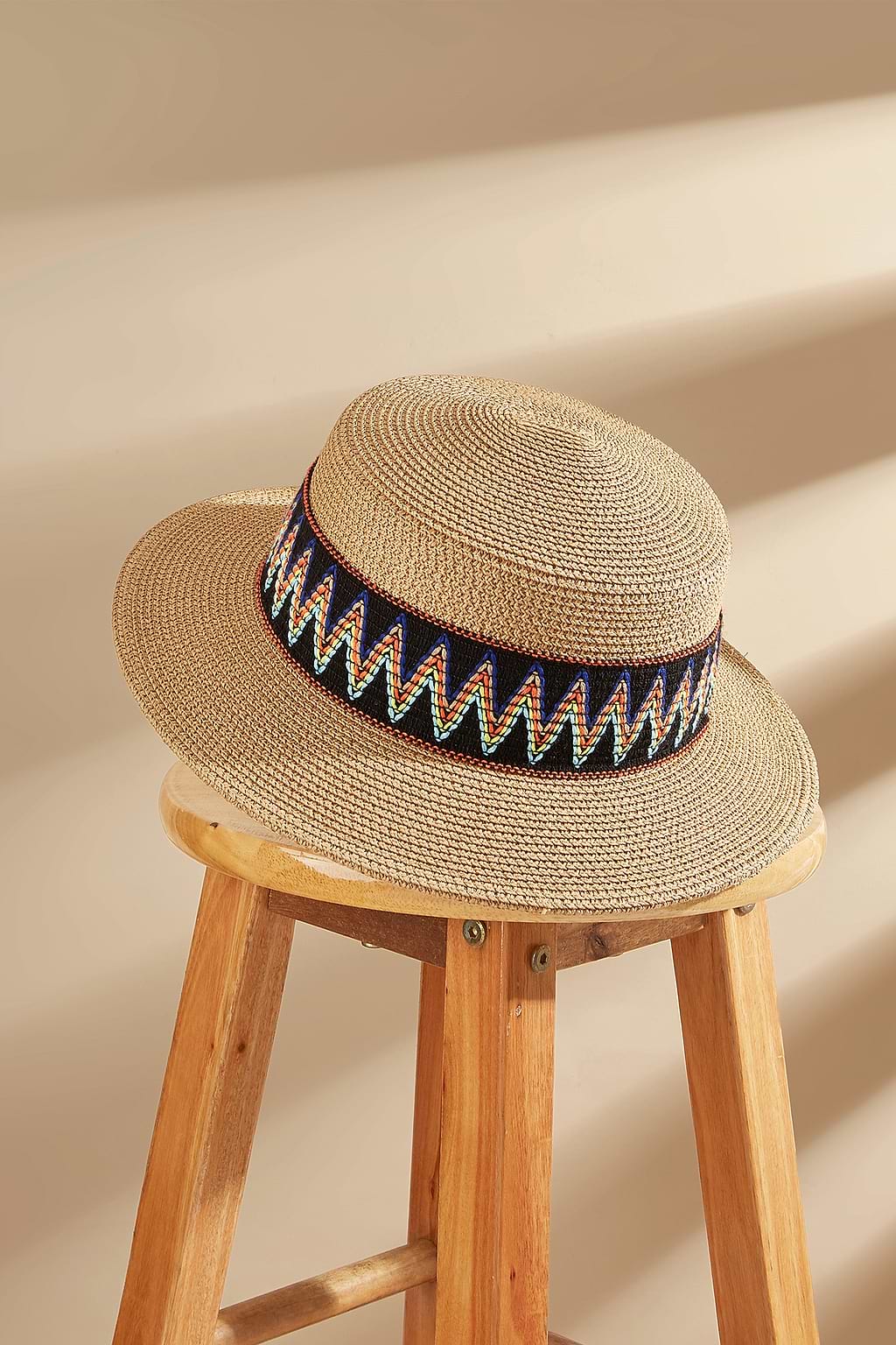 Sombrero de paja con costuras de chevron