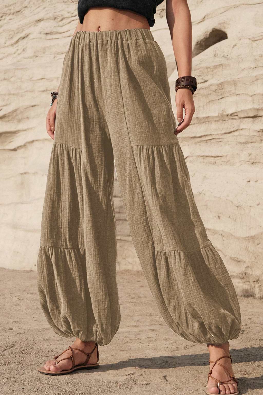 Braune konisch zulaufende Baumwollhose mit elastischer Taille