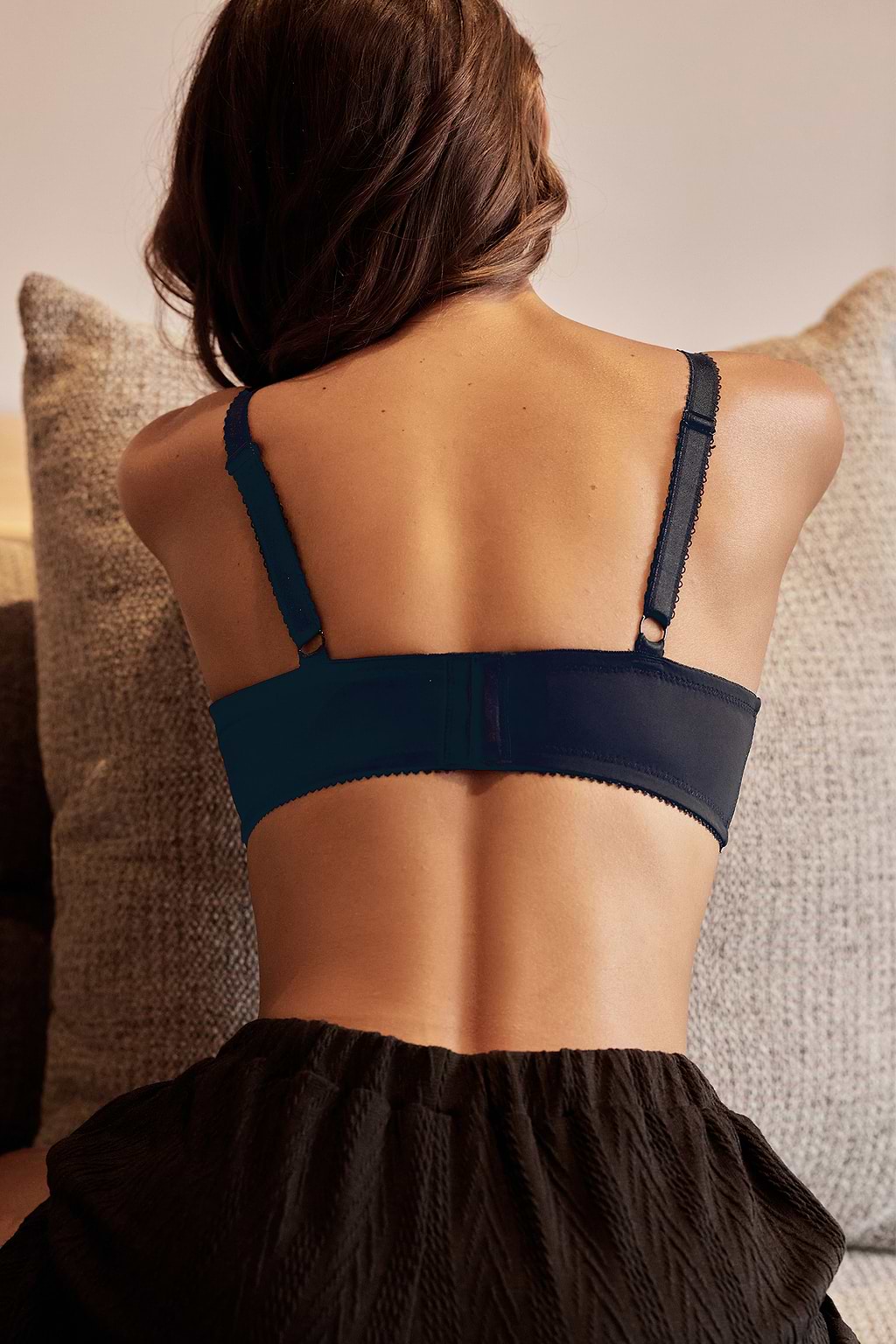 Bloemen geborduurde beugelbeha