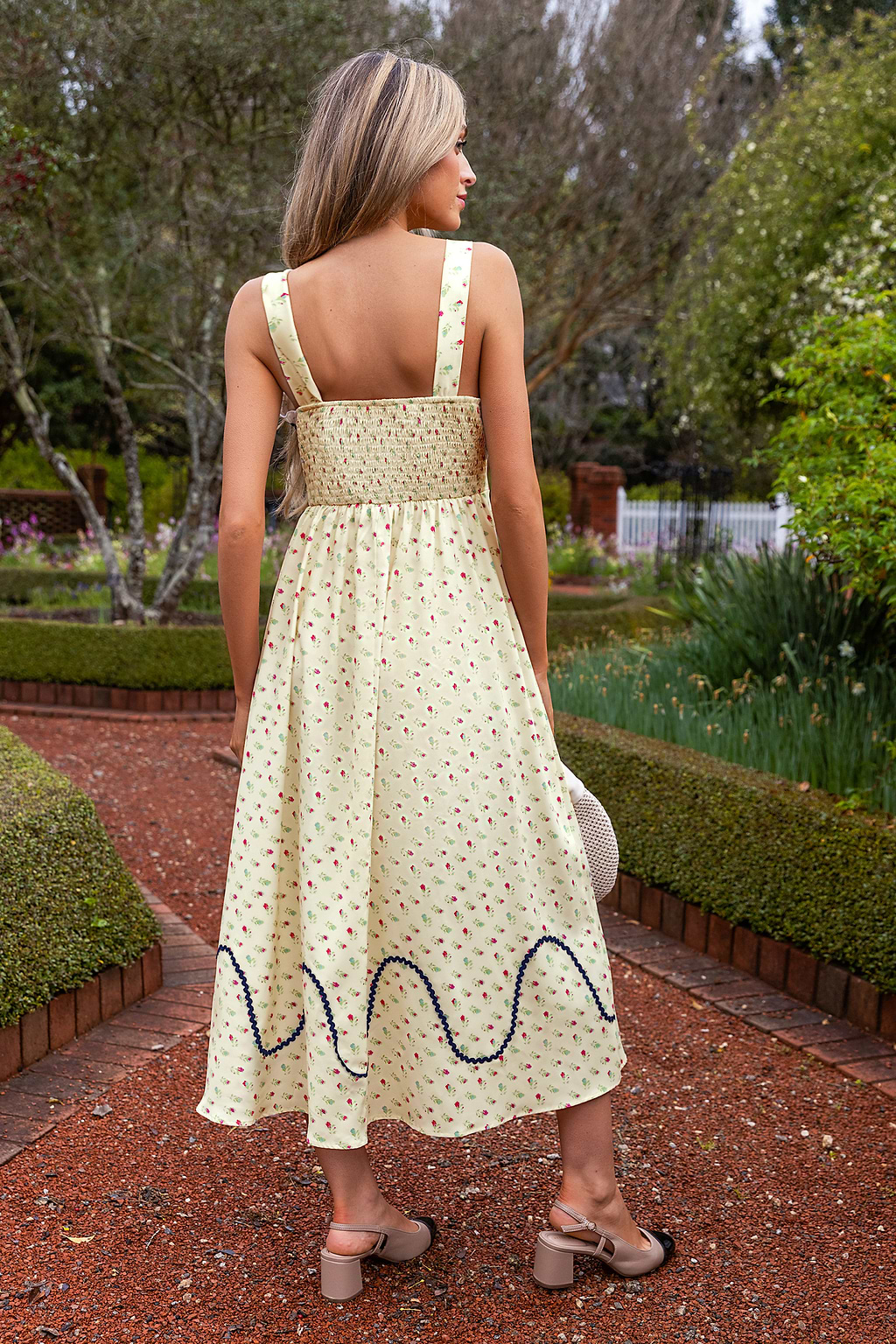 Vestido largo con escote en forma de corazón floral de inspiración vintage