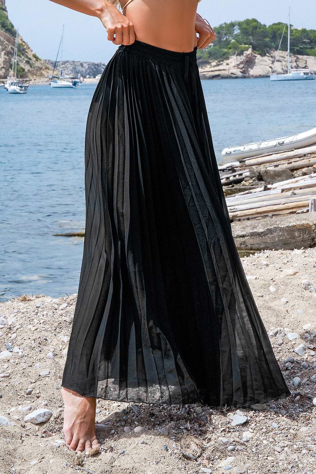 Schwarze plissierte Chiffon-Strandhose
