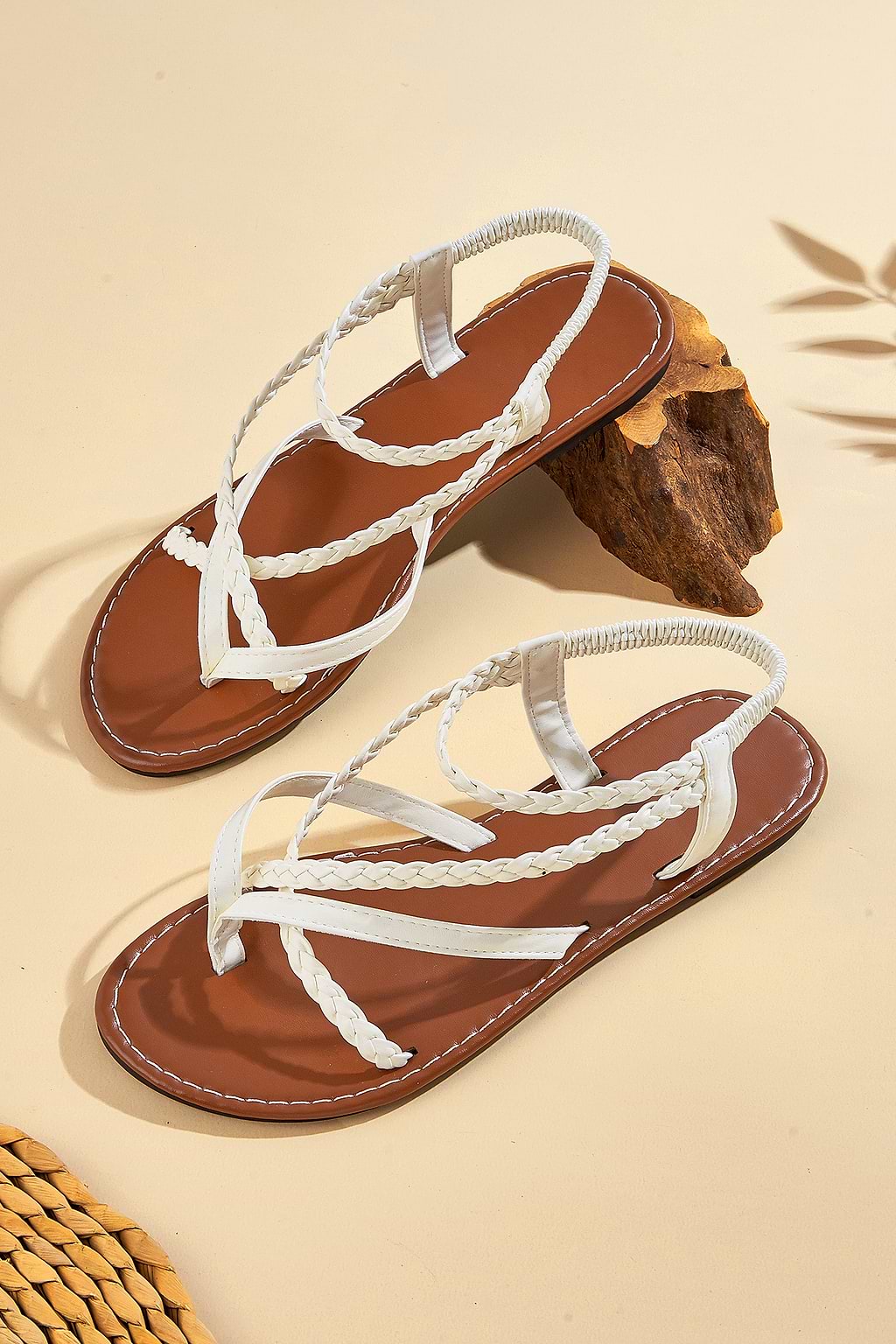 Espadrilles à lanières tressées en simili-cuir
