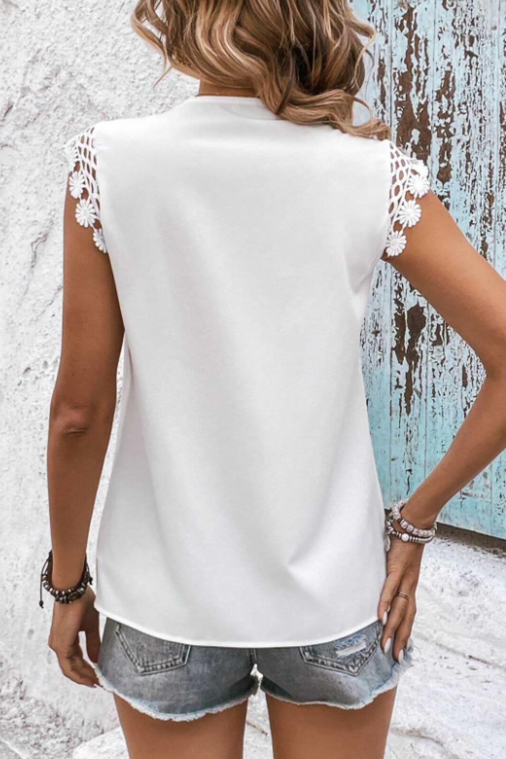 Witte kanten rand geschulpte tank met V-hals