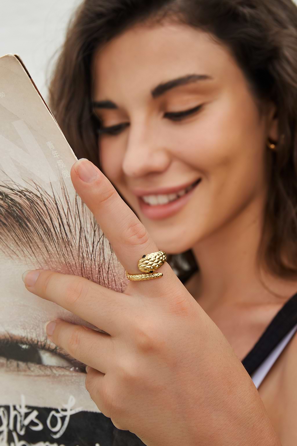 Anillo de serpiente dorado