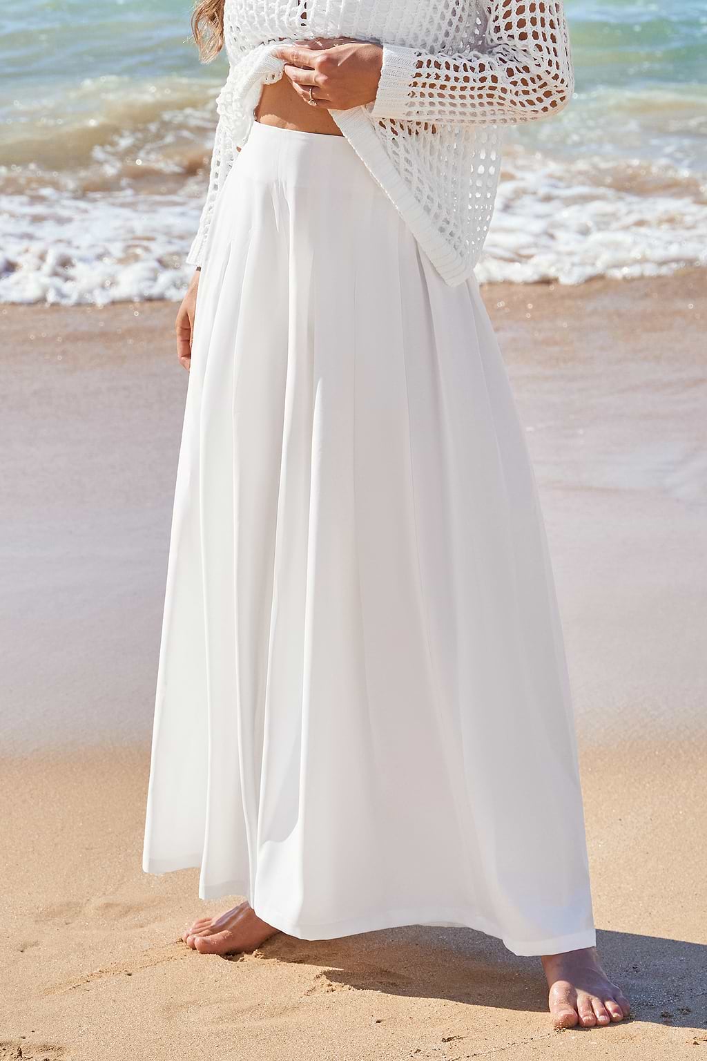 Weiße Plissee-Hose mit weitem Bein