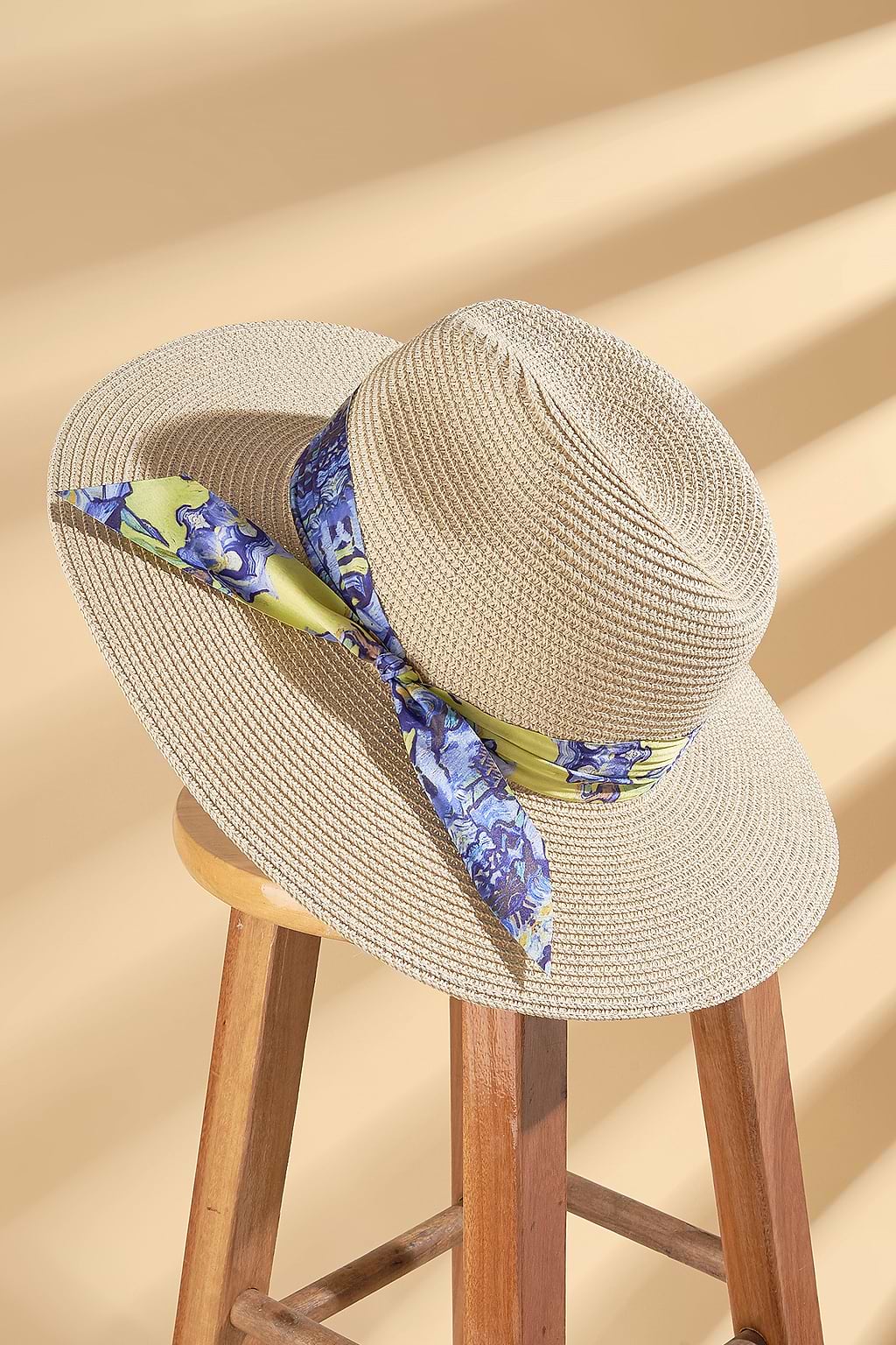 Chapeau de paille à larges bords et bande aquarelle