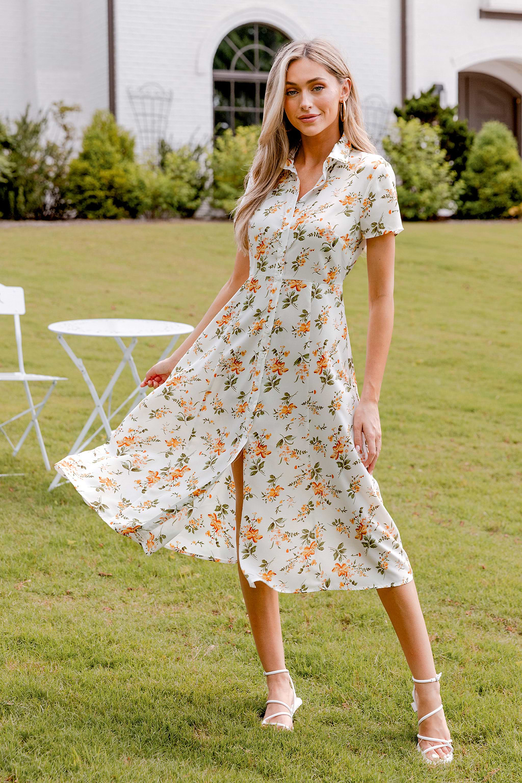 Vestido midi con botones delanteros y cuello floral naranja