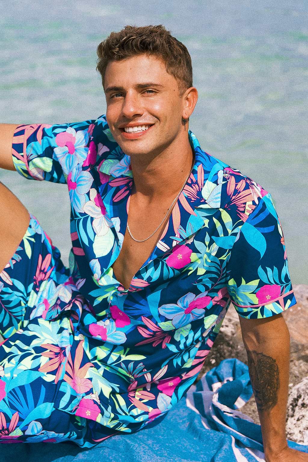 Men's Bright Tropics Collared Button-Up Shirt