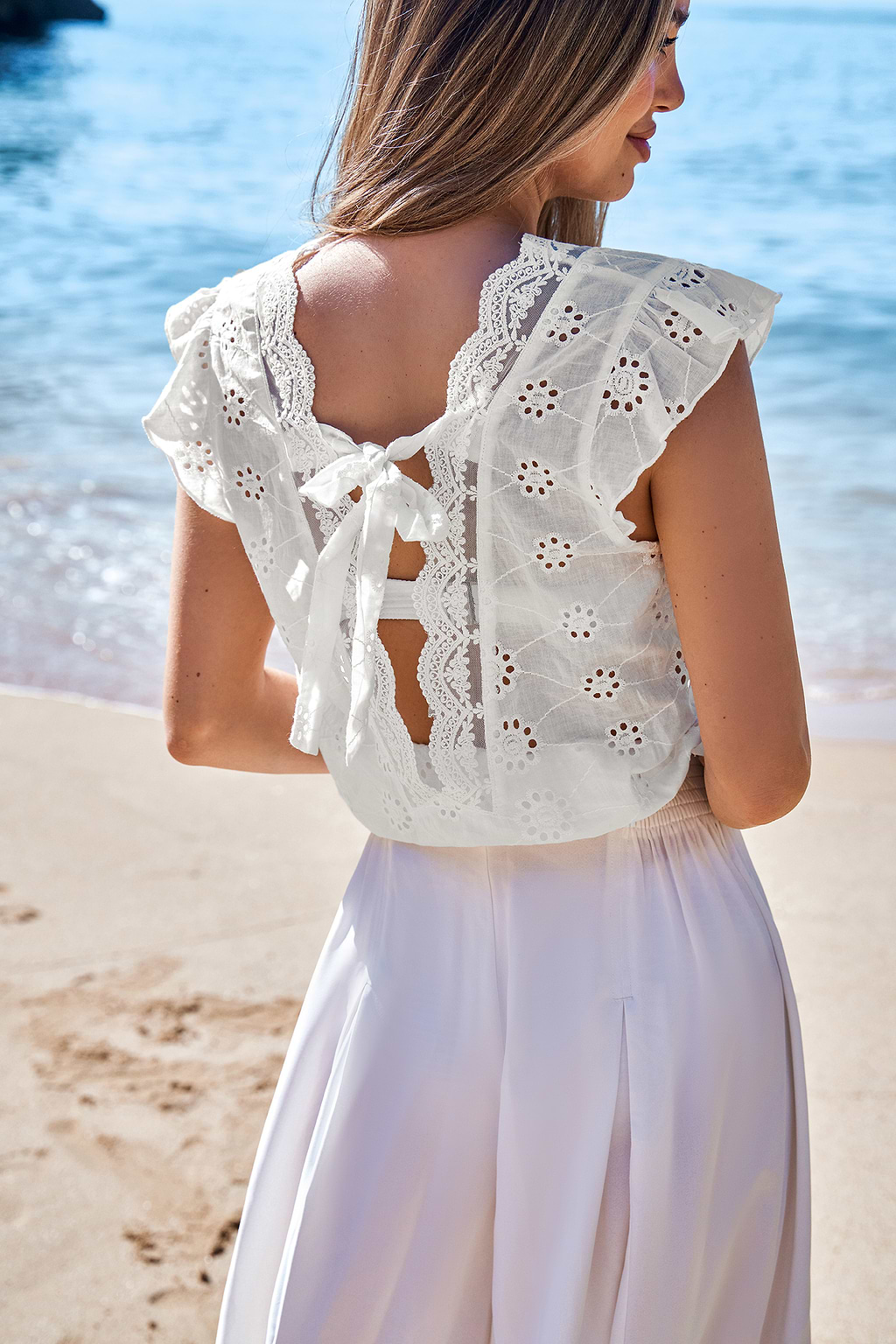 White Sleeveless Scalloped V-Neck Eyelet Top