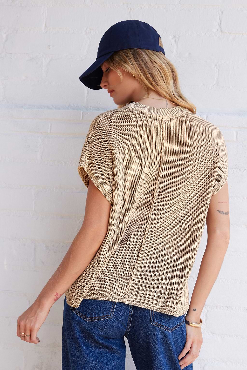 Khakifarbenes kurzärmeliges Strickoberteil mit Rundhalsausschnitt