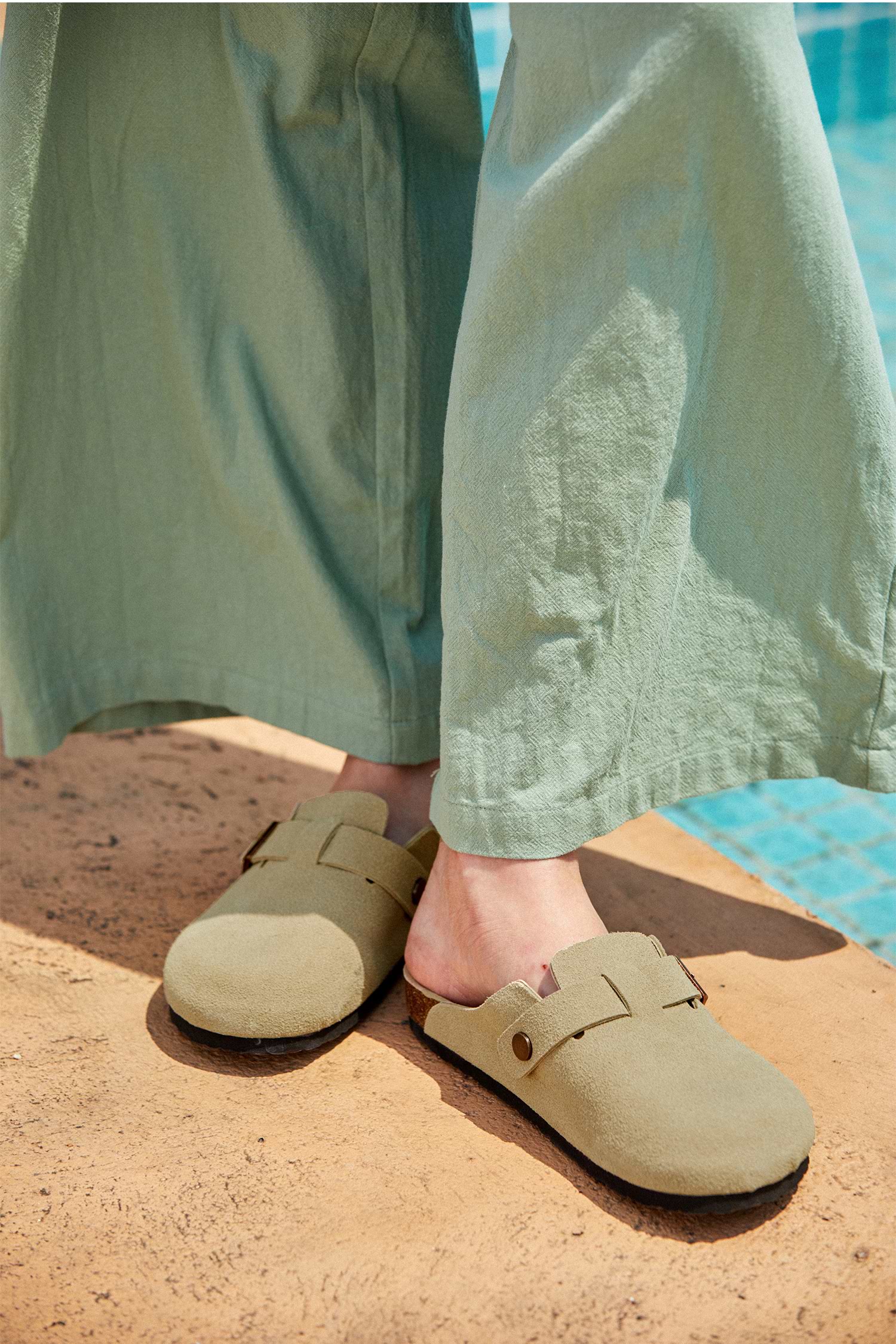 Angled Round Toe Birkenstock Boston Clog