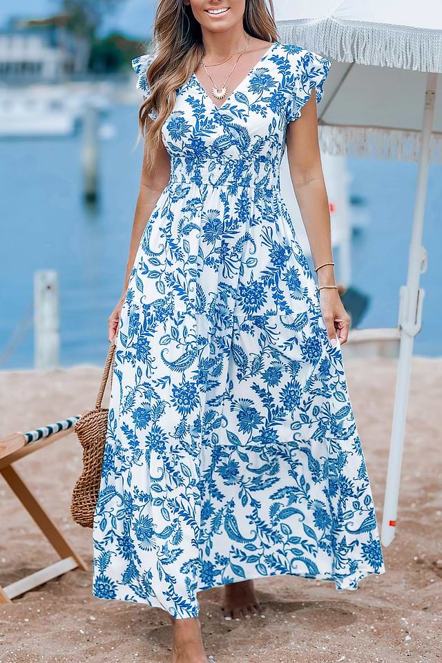 Blauw-witte maxi-jurk met bloemen en fladdermouwen
