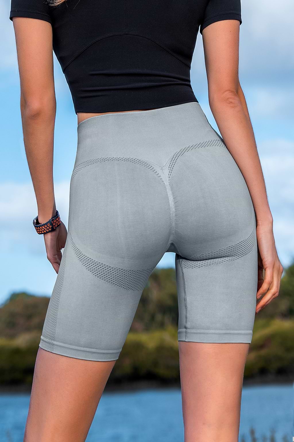 Graue knielange Sport-Shorts