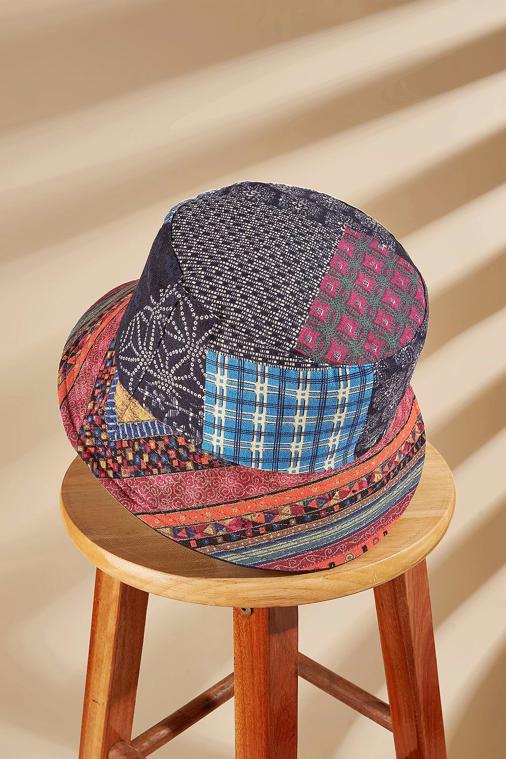 Sombrero de pescador con parches