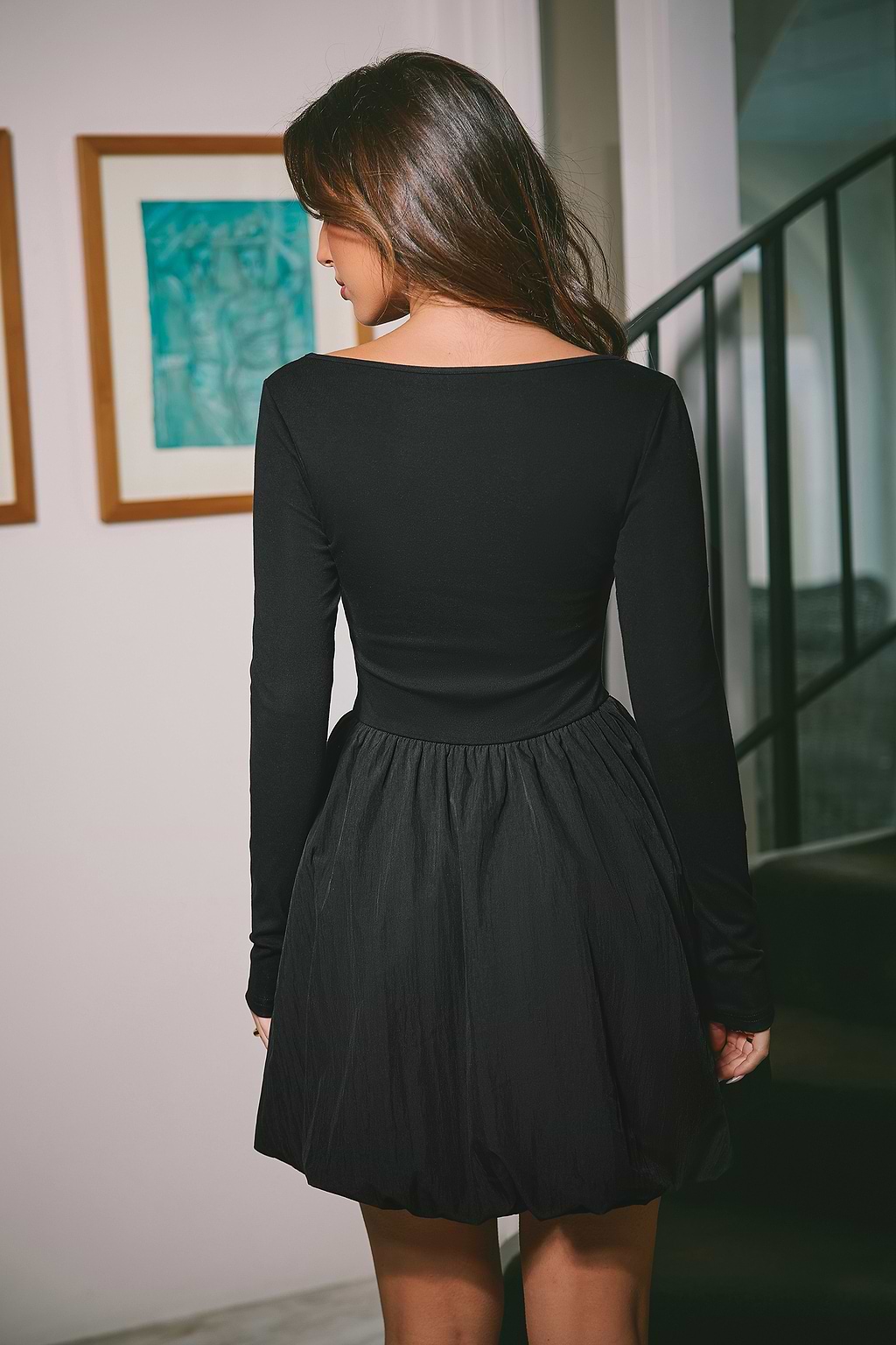 Robe avec col scoop et manches longues