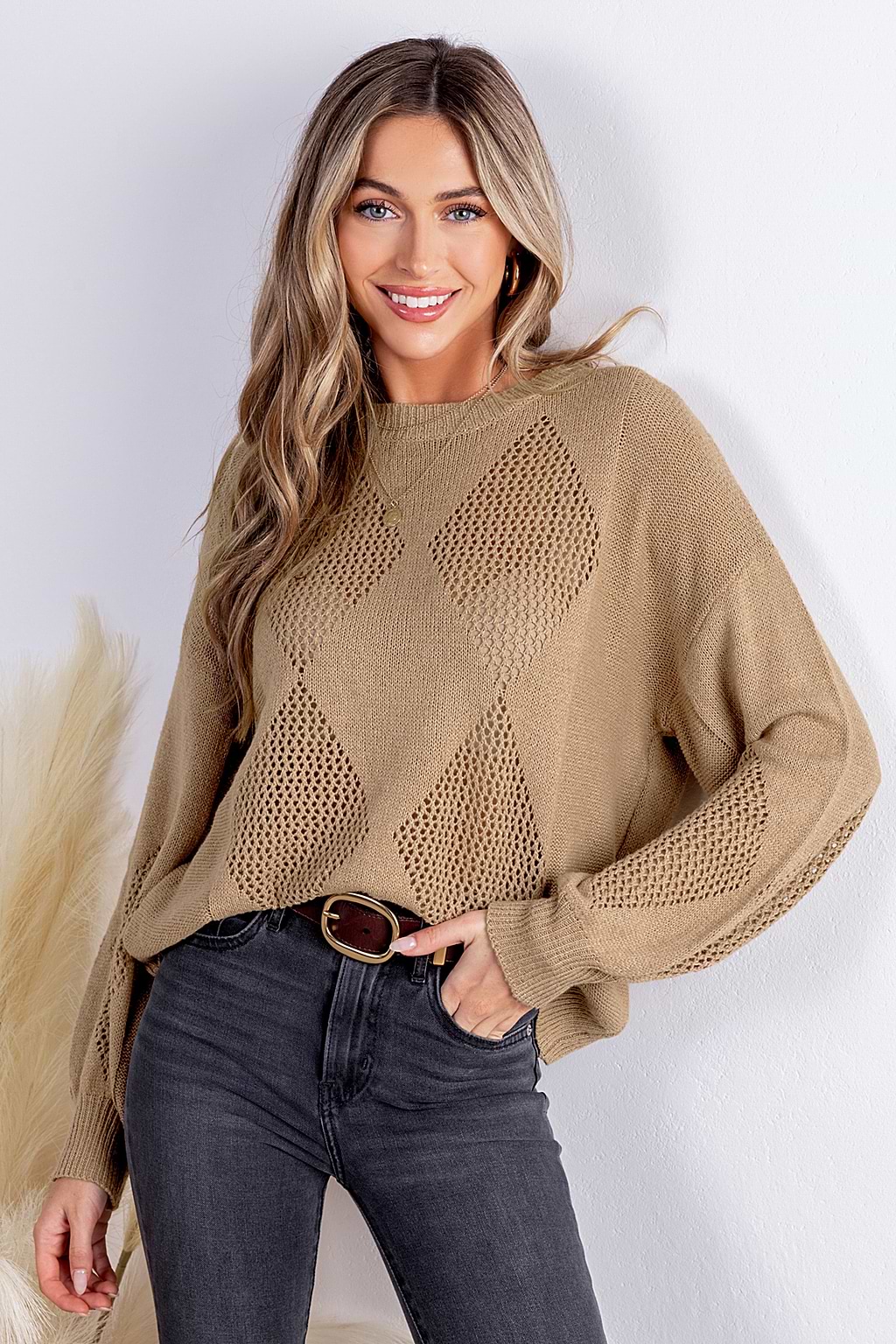 Suéter de cuello redondo y manga larga de color marrón claro