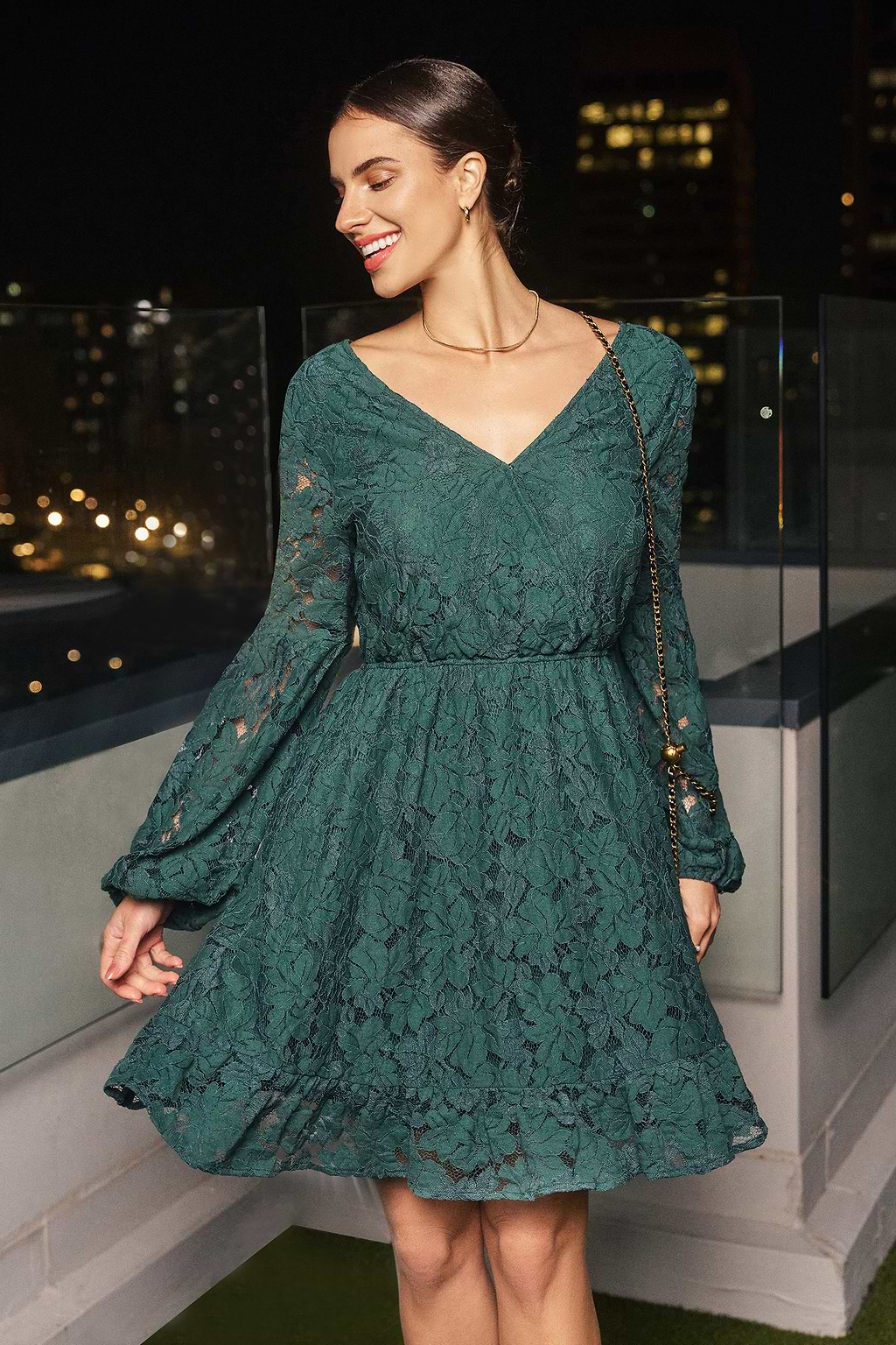 Robe courte à manches longues en dentelle verte