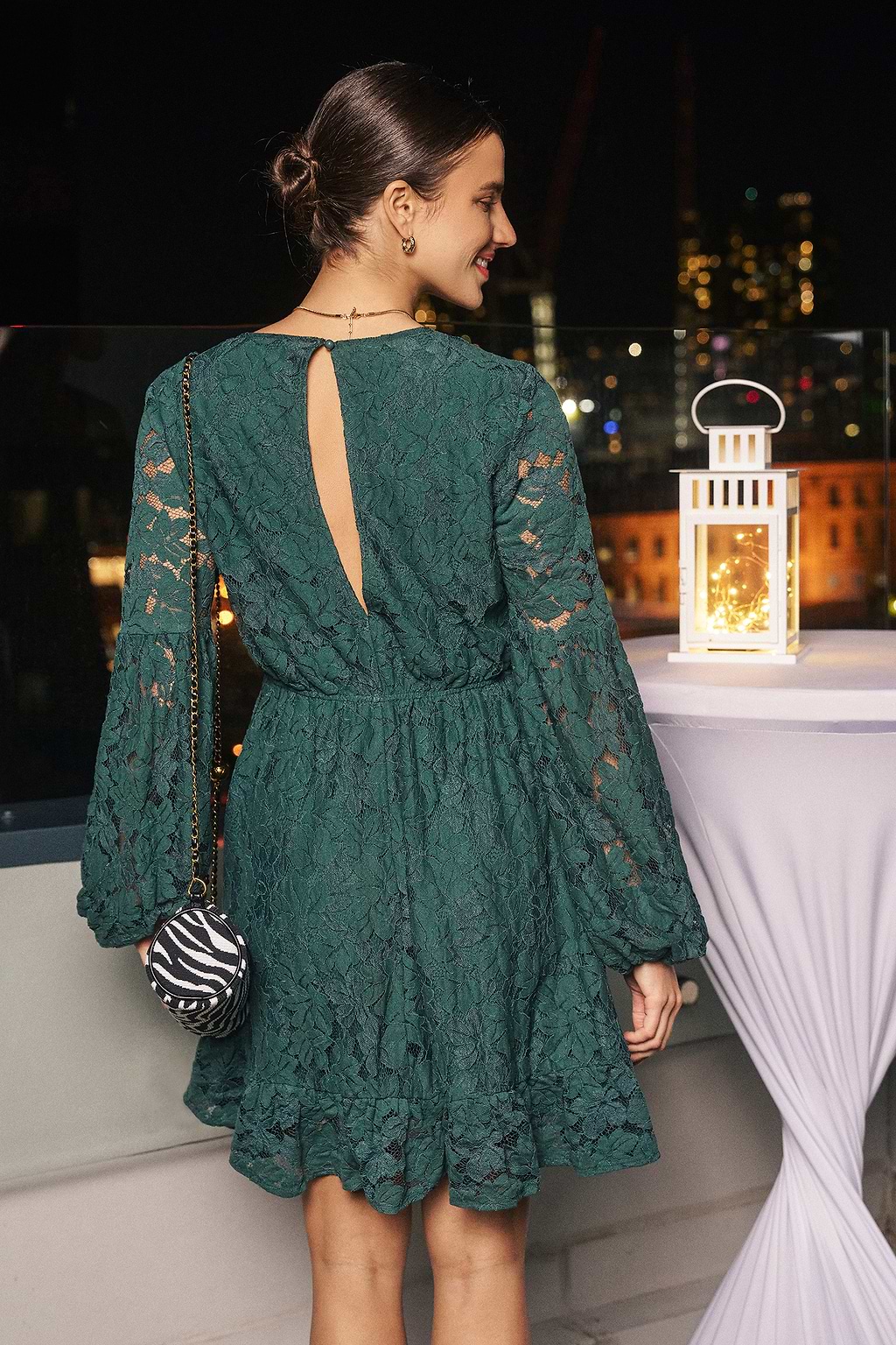 Robe courte à manches longues en dentelle verte