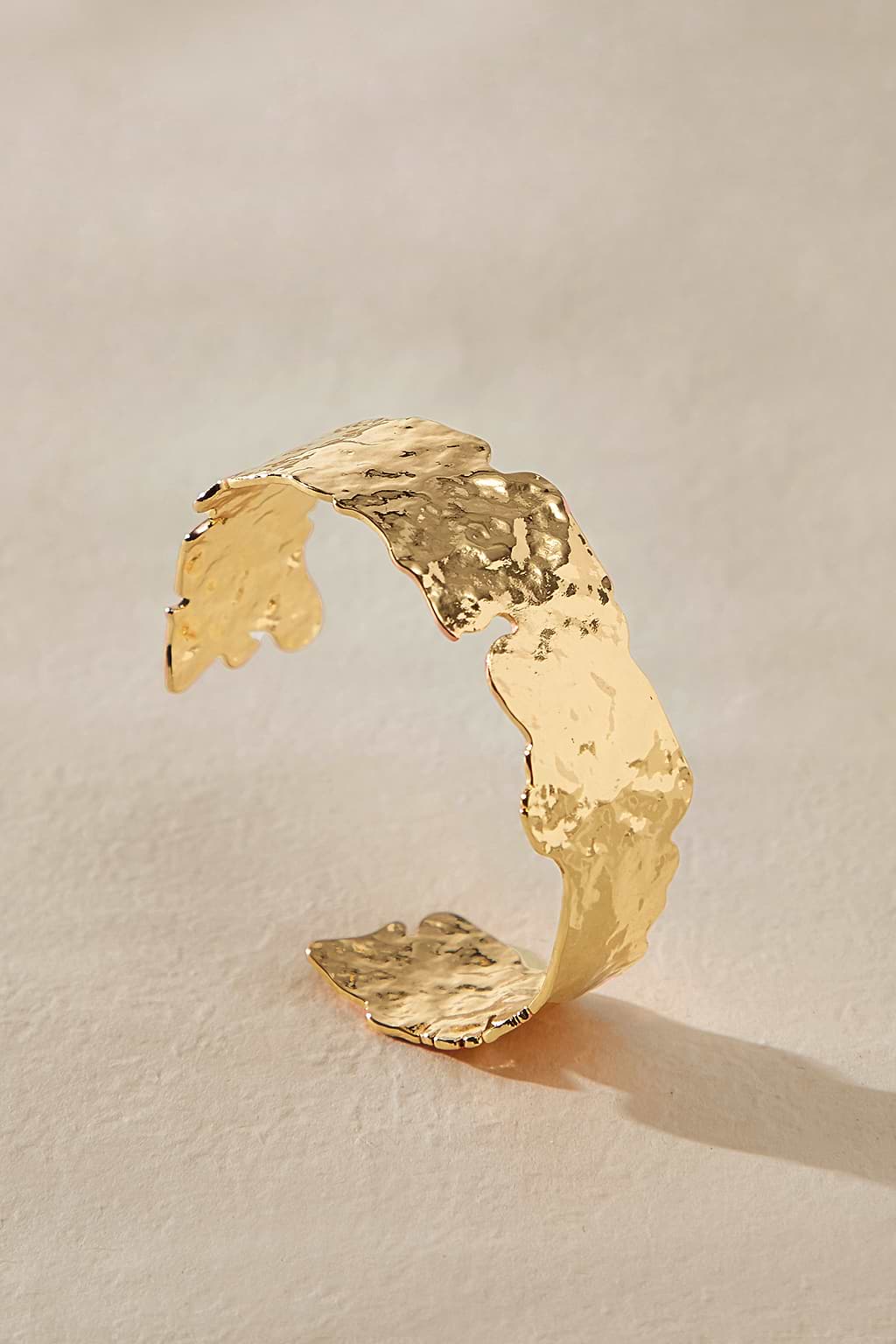 Gehämmerter offener Ring in Gold-Ton